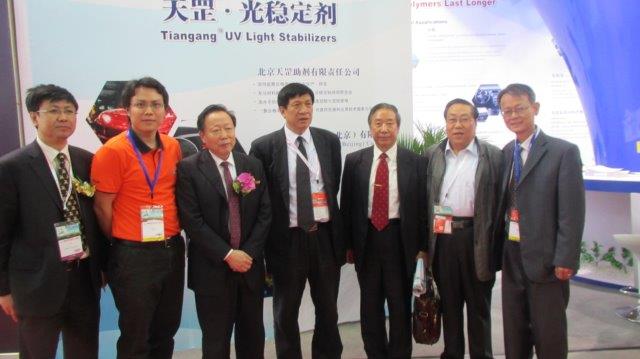 中塑協領導視察天罡公司Chinaplas2012展位 中塑協領導視察天罡公司Chinaplas2012展位